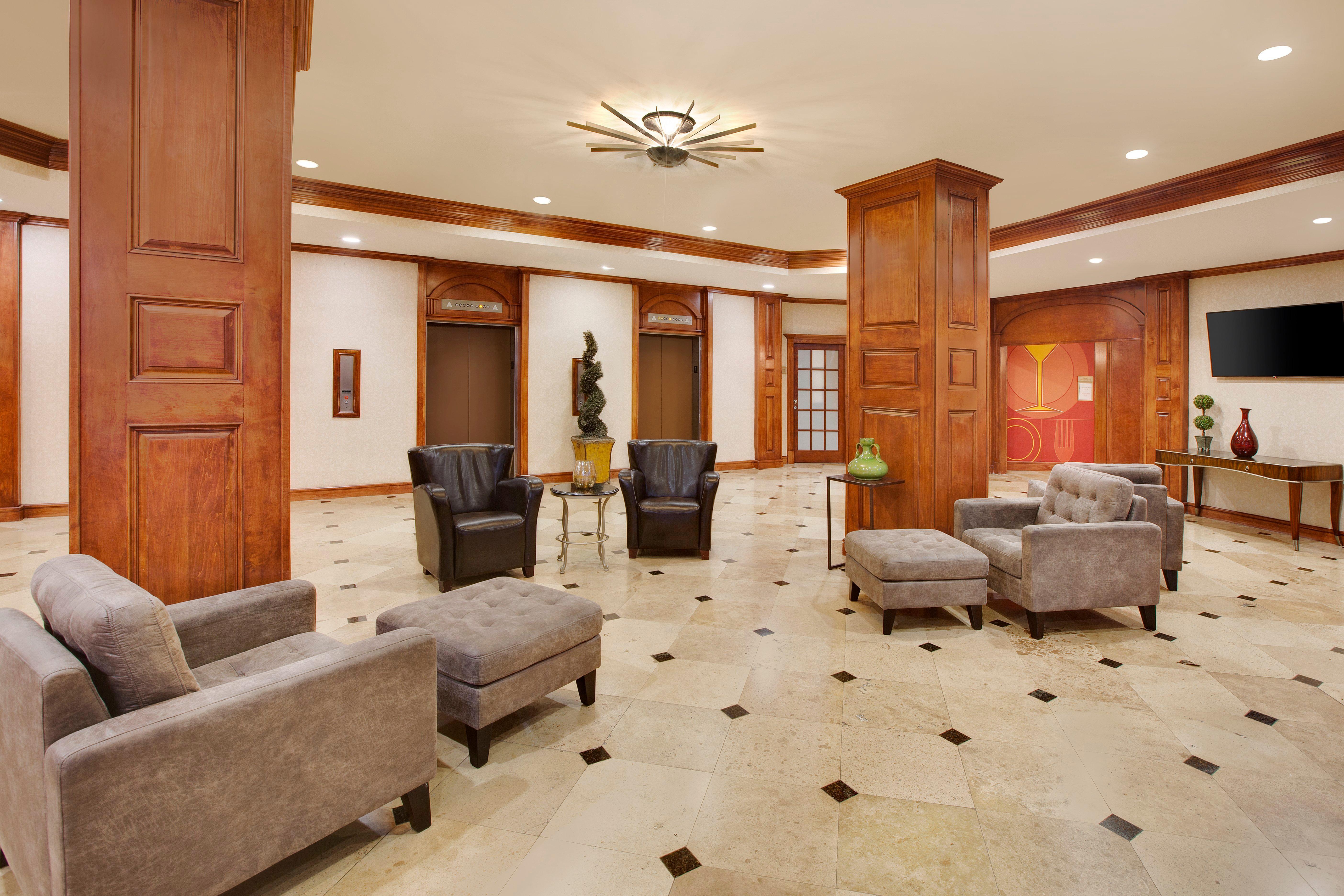 Holiday Inn Express Dallas Market Center By Ihg Eksteriør bilde