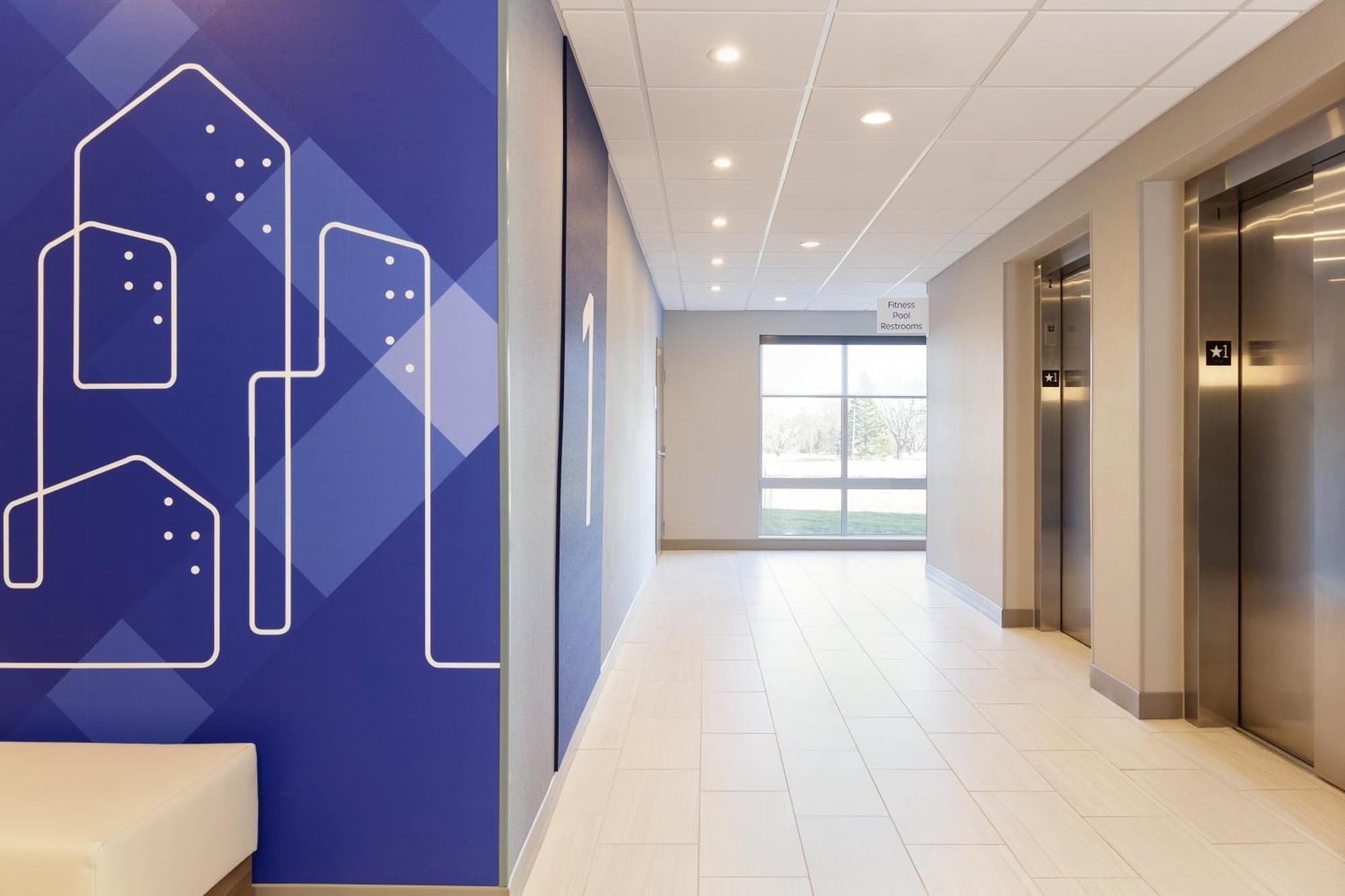 Holiday Inn Express Dallas Market Center By Ihg Eksteriør bilde