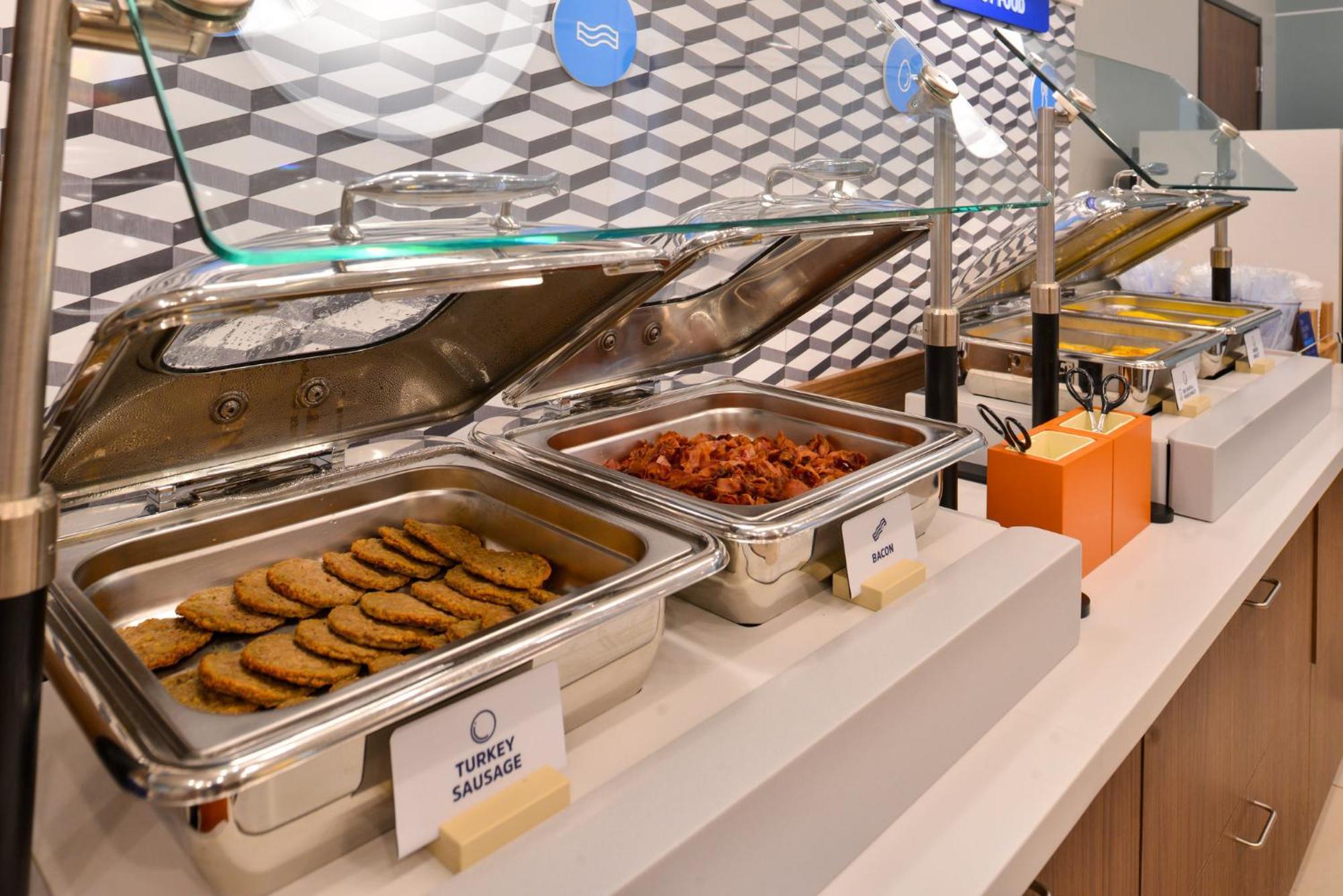 Holiday Inn Express Dallas Market Center By Ihg Eksteriør bilde