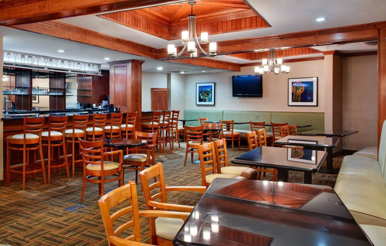 Holiday Inn Express Dallas Market Center By Ihg Eksteriør bilde
